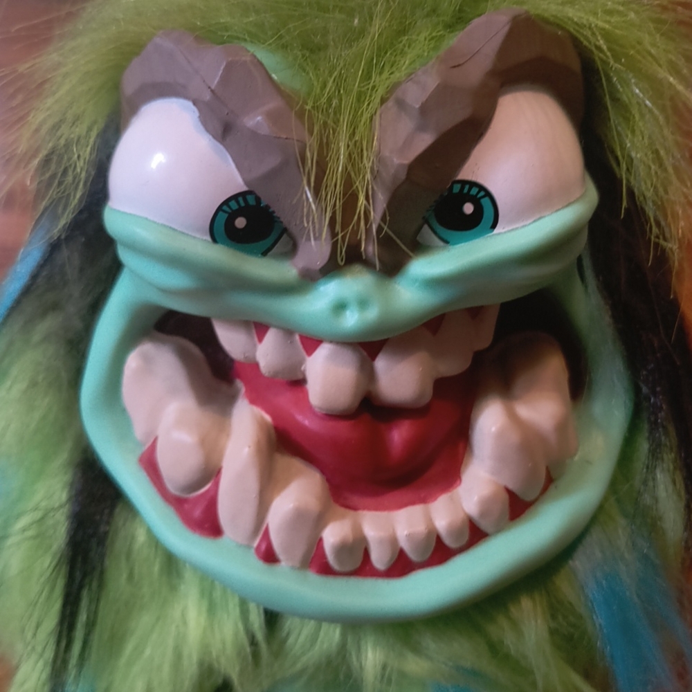 2018 Skyrocket Grumblies “Tremor” Interactive Plush Talks, Shakes, Green Monster